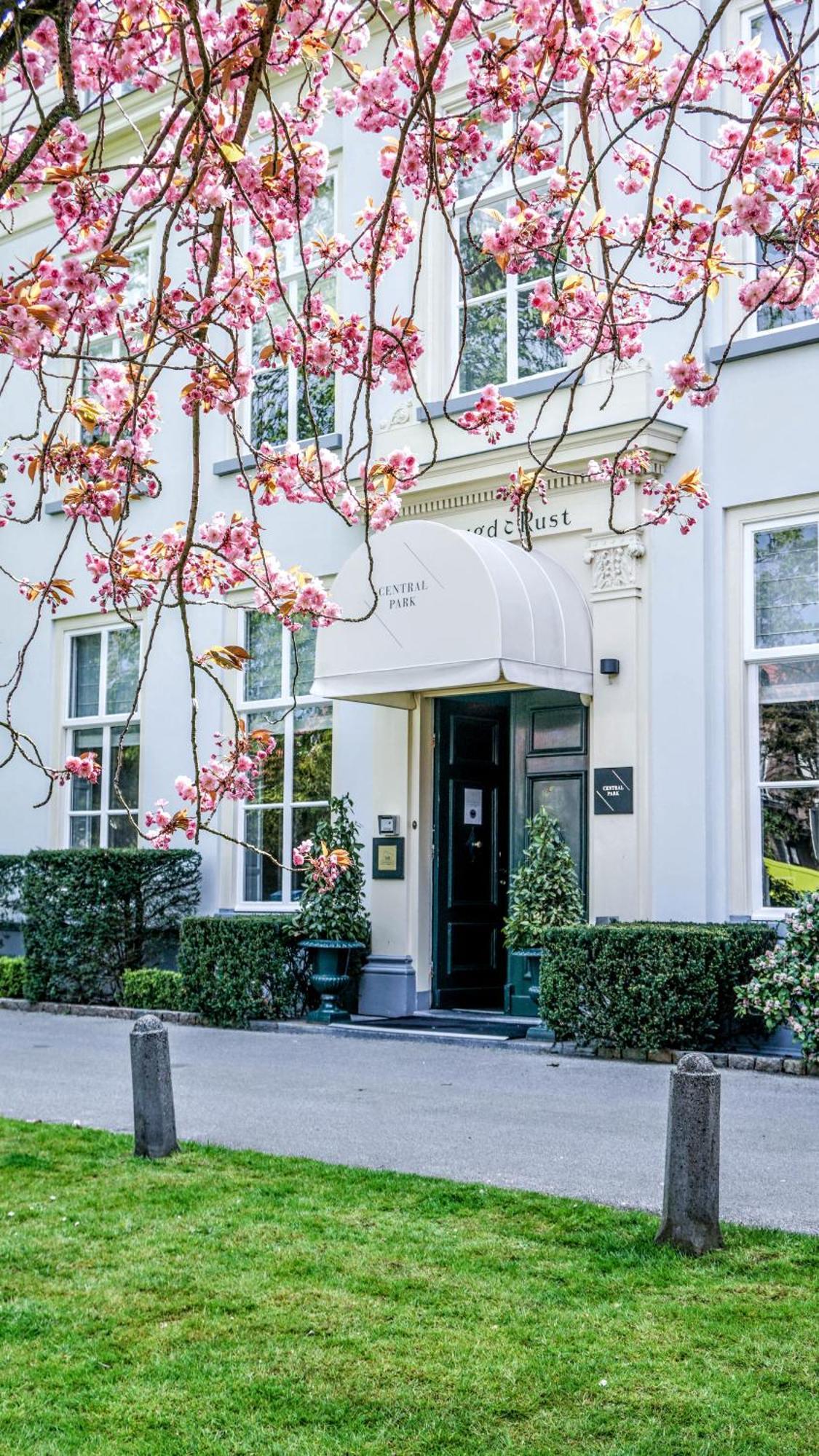 Central Park Voorburg - Relais & Chateaux Bagian luar foto