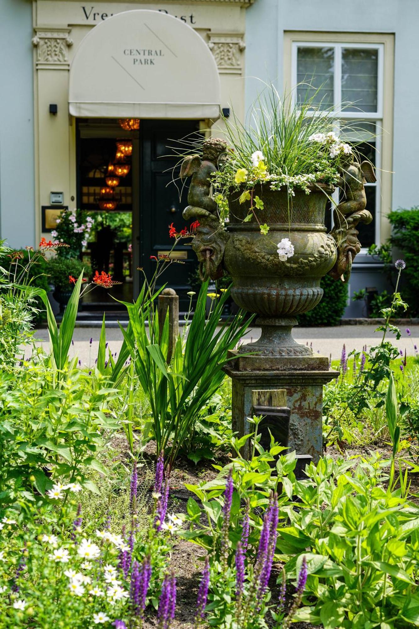 Central Park Voorburg - Relais & Chateaux Bagian luar foto